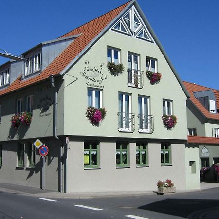 Отель Weinstube Schwalbennest Карлштадт Экстерьер фото