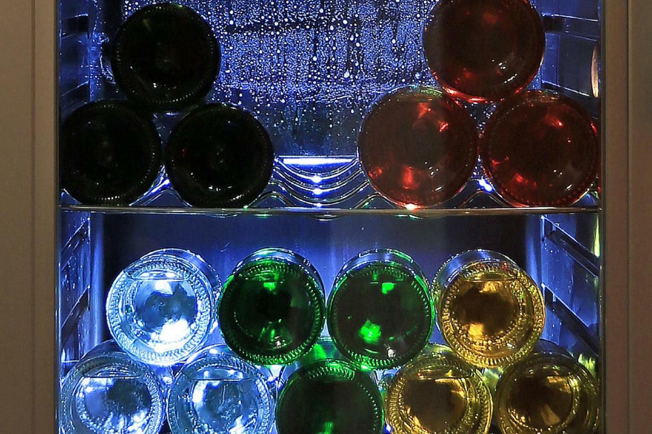 Отель Weinstube Schwalbennest Карлштадт Экстерьер фото